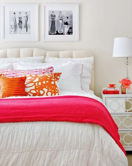 Camera da letto con palette colore arancio e rosa 