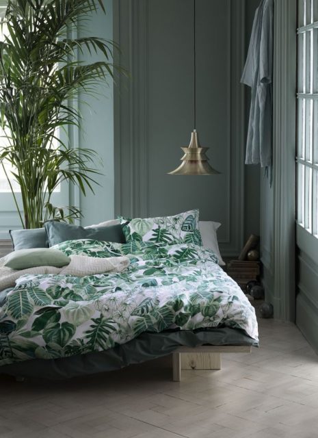 camera da letto arredata con il colore verde