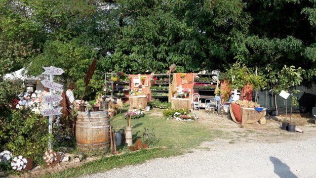 Mercatino creativo in giardino a Casinalbo Modena