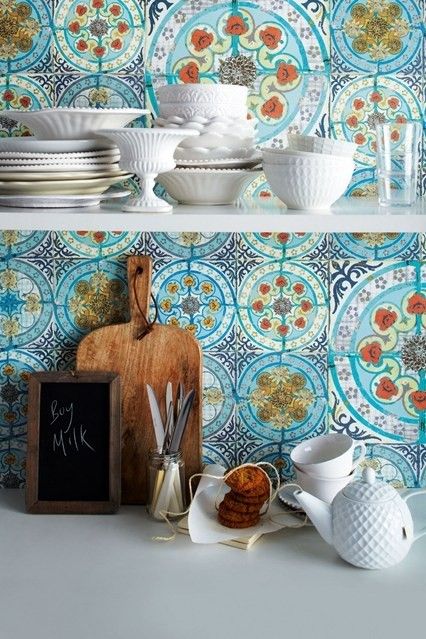 Ceramiche e dettagli di una cucina mediterranea