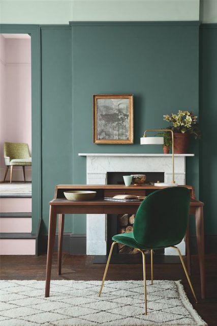 studio arredato con il colore verde
