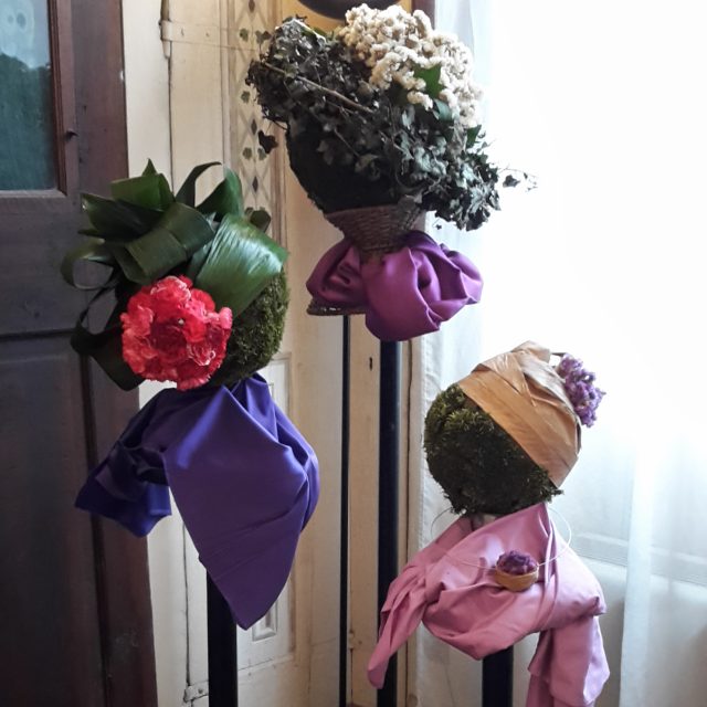 Cappelli fioriti a Villa Forni
