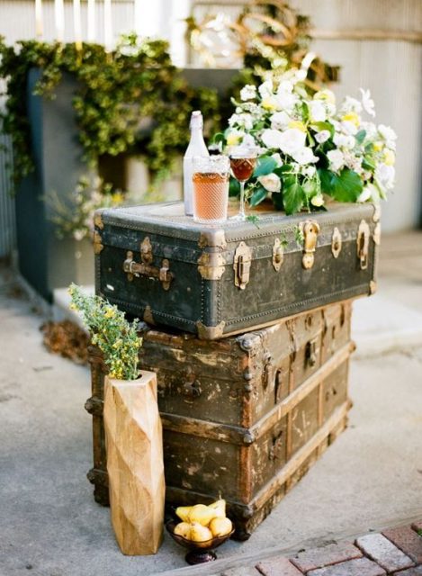 Vecchi bauli per la decorazione del matrimonio