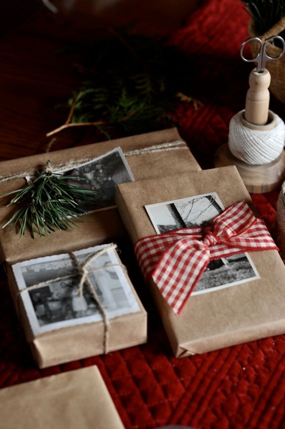 Pacchetti natalizi con foto e cartoline