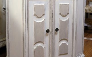 Restyling di un mobiletto con elegantii effetti bicolore
