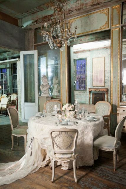 Raffinata sala da pranzo in stile barocco