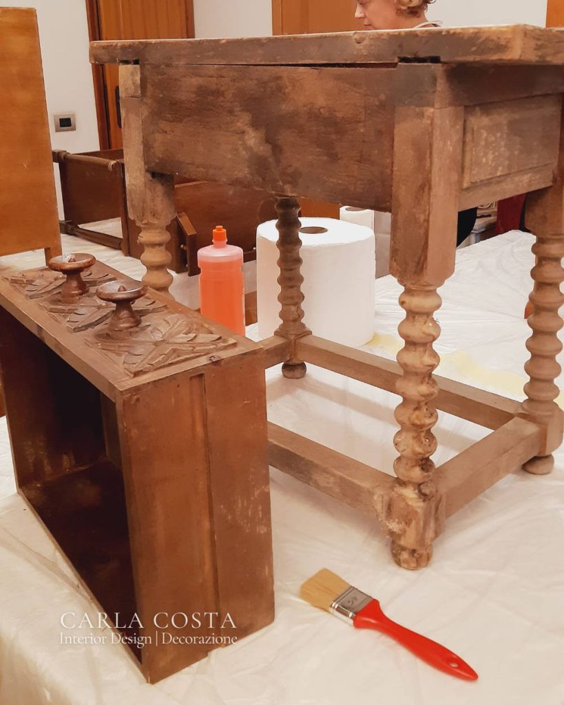 Tavolino ridipinto durante il Corso di restyling del mobile