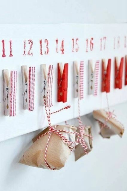 Calendario dell'Avvento hygge bianco e rosso 