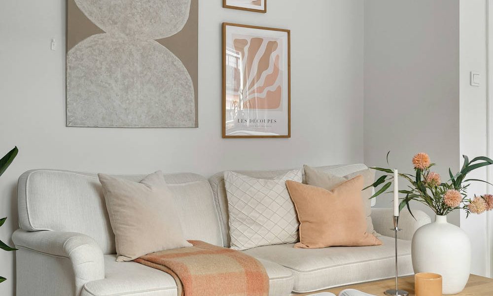 colori caldi neutri tenui per il soggiorno autunnale