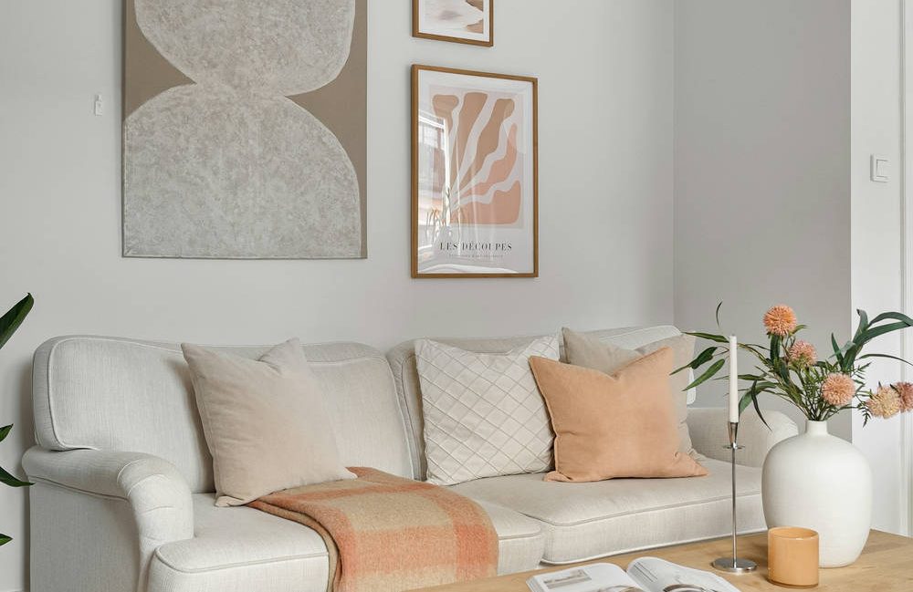 colori caldi neutri tenui per il soggiorno autunnale