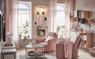 Un soggiorno elegante e ordinato grazie al decluttering