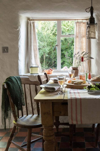 Tavola in stile cottagecore