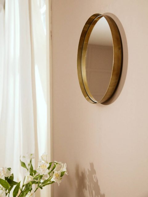 Specchio da parete rotondo con cornice dorata Metal