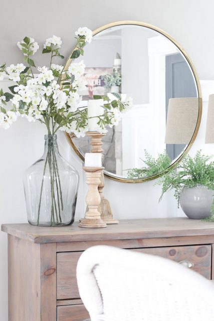Tecniche di Home styling per decorare credenze e comò