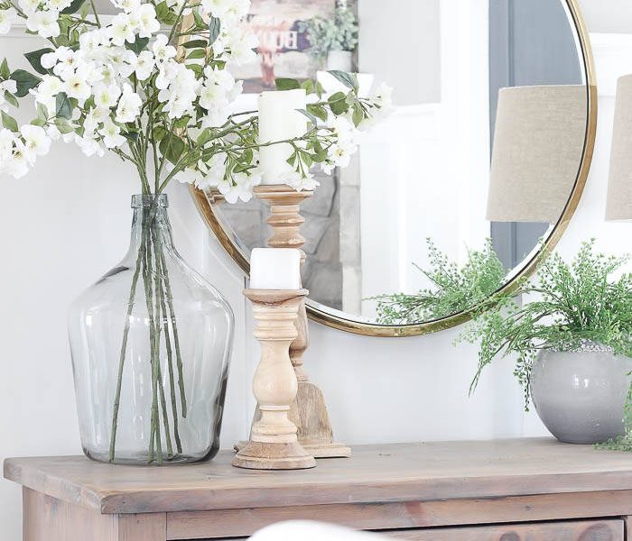 Tecniche di Home styling per decorare credenze e comò