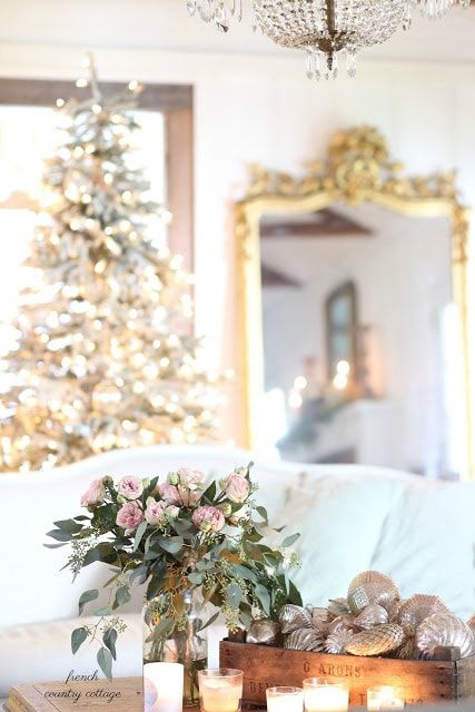 Coffee table con decorazioni natalizie shabby chic