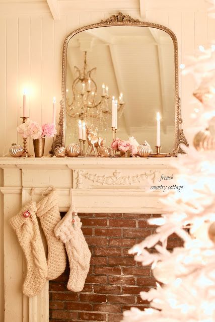 Luci e candele per il soggiorno natalizio shabby chic