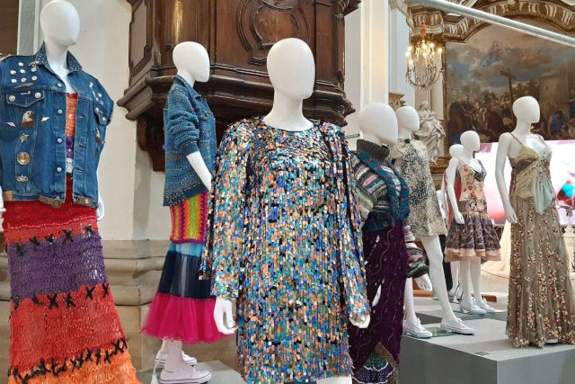 Creazioni della moda in mostra a Modena